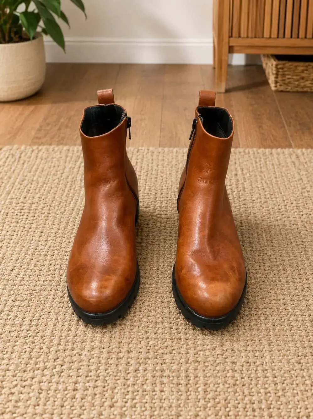 ECCO TrayTech Cognac Brown Leather Ankle Boots Lug Sole Zip Women's